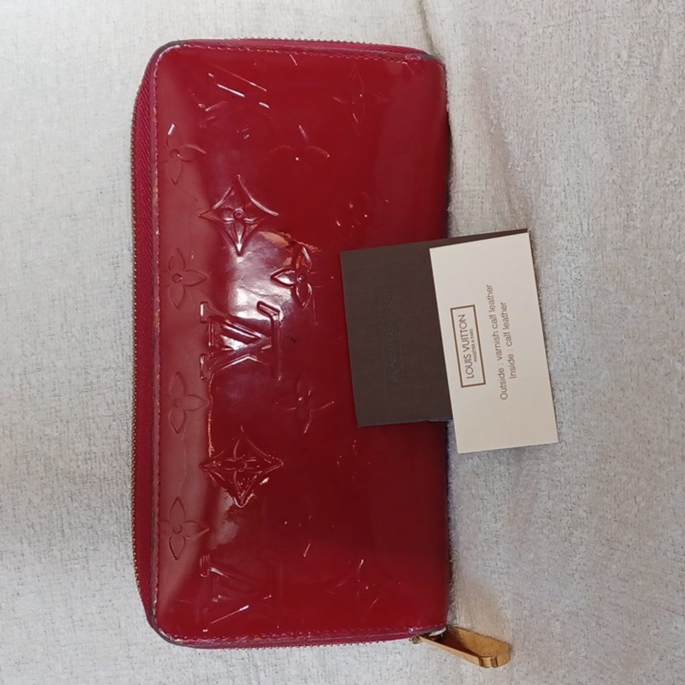 LV Vernis Zip Wallet (some marks)